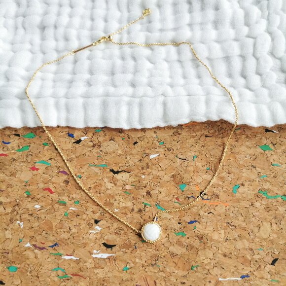 Kendra Scott Volleyball Gold White Mother-of-Pearl Necklace accessories - Picture 3 of 4